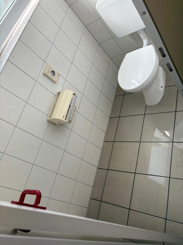 Toilette Nachher 2 Über uns